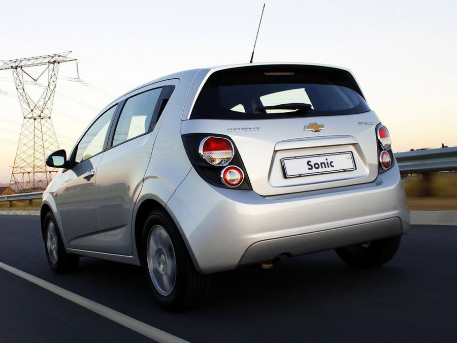  Chevrolet Sonic 5-Door 2011 года  (ZA) (фото 10 из 16)